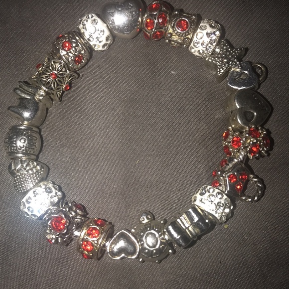 Red Pandora bracelet - Picture 1 of 1
